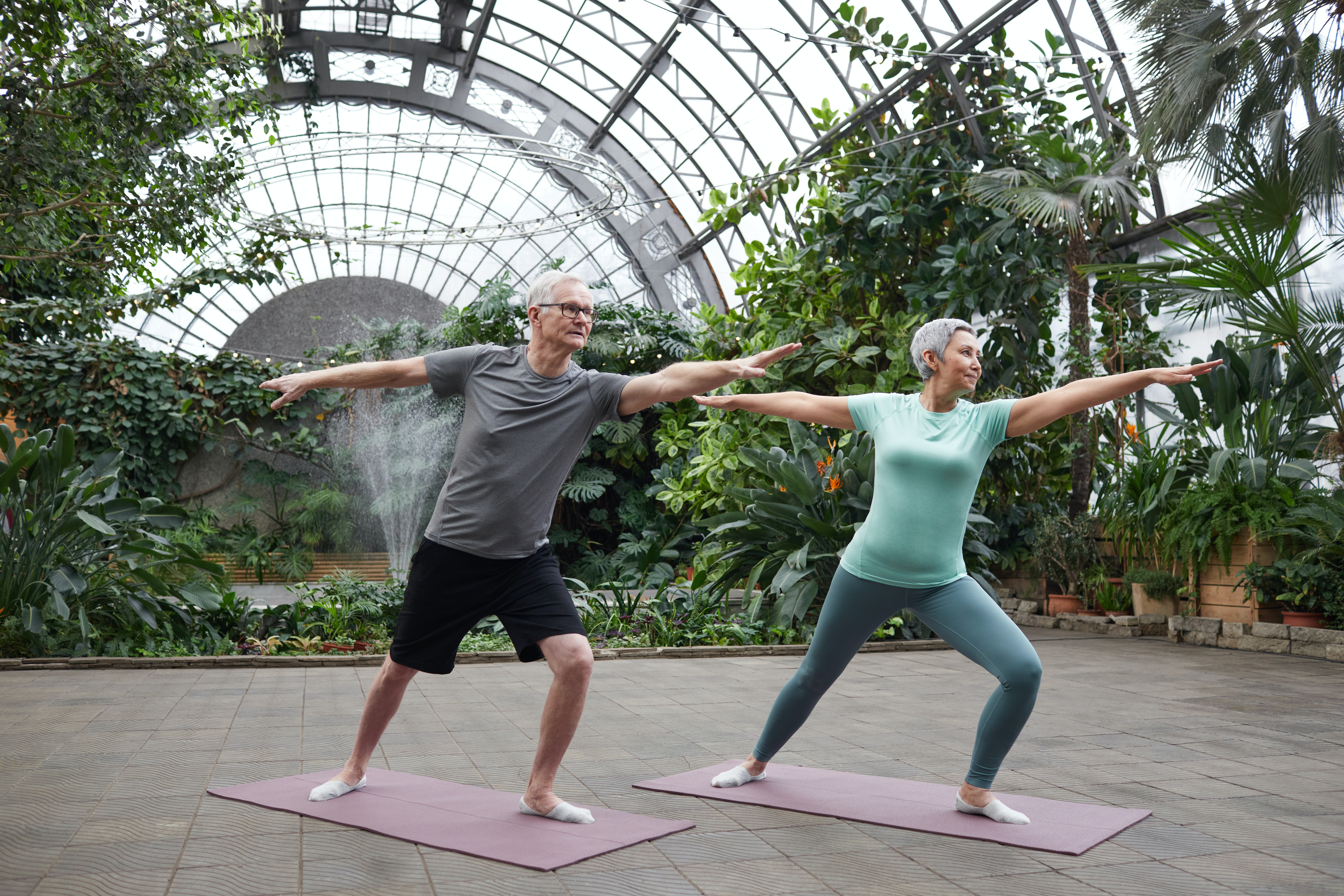 photo de seniors au yoga